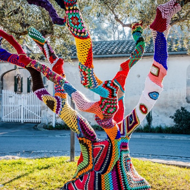 Projekt Yarn Bombing - izrada i prezentacija instalacija od vune